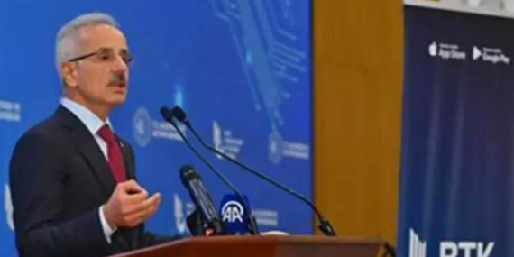 Uraloğlu: “Türkiye’de İnternet Kullanımı 7 Saat”