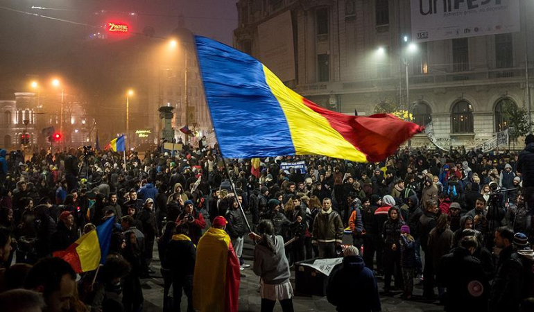 romanya-hukumeti-butce-acigini-kapatmak-icin-kamu-kadrolarinda-kesintiye-gidiyor-1772017794