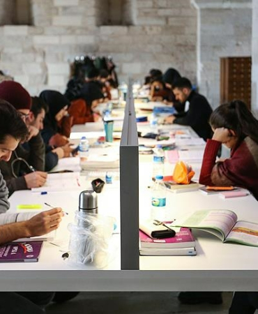 universite-egitimi-yarida-kalanlar-icin-ogrenci-affi-hazirligi-basladi-1772103006