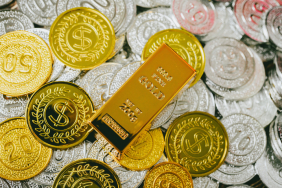 unlu-ekonomistten-balon-uyarisi-altin-fiyatlari-gerceklikten-koptu-1772097533