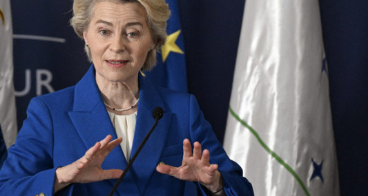 Von der Leyen, Parlamento’ya rağmen Mercosur’a onayladı.