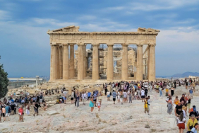 yunanistan-turizm-gelirlerinde-20-26-milyar-euro-ile-yeni-rekor-1772032175