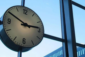 abd-de-yaz-saati-uygulamasi-basladi-borsanin-acilis-saati-degisti-1772992980