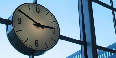 abd-de-yaz-saati-uygulamasi-basladi-borsanin-acilis-saati-degisti-1772992980