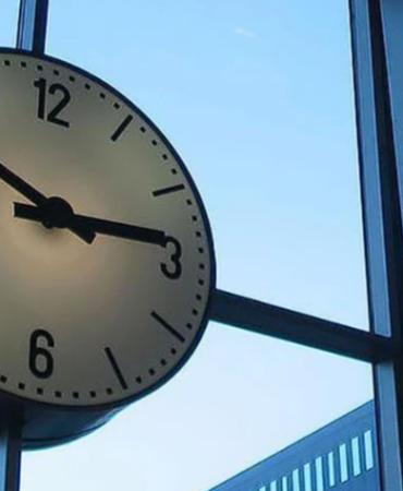 abd-de-yaz-saati-uygulamasi-basladi-borsanin-acilis-saati-degisti-1772992980