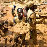 afrika-nin-en-buyuk-altin-ureticisi-gana-dan-madencilik-sirketlerine-yeni-vergi-1773237237