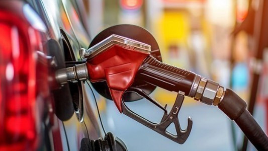 akaryakitta-beklenen-zam-geldi-esel-mobil-sonrasi-pompaya-yansiyan-artis-belli-oldu-1772700542