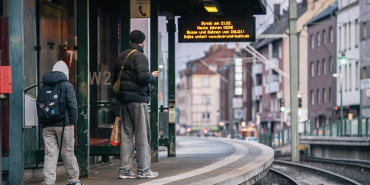 almanya-da-tuketici-guveni-beklentilerin-uzerinde-geriledi-1774512318