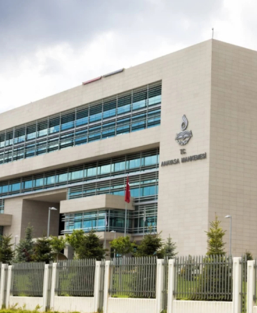 aym-saglik-calisanlarinin-nobet-ucretlerine-sinirlama-getiren-duzenlemeyi-iptal-etti-1773135133