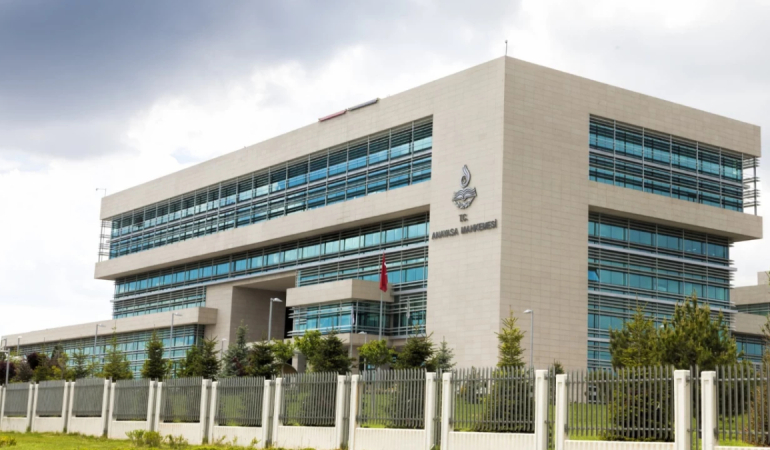 aym-saglik-calisanlarinin-nobet-ucretlerine-sinirlama-getiren-duzenlemeyi-iptal-etti-1773135133