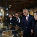 bakan-ersoy-duyurdu-calinan-tarihi-iznik-cinileri-turkiye-ye-iade-edildi-1773738492