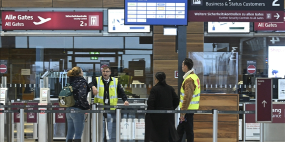 Berlin’deki grev 445 uçuşun iptaline yol açtı