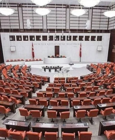 dogum-izni-teklifi-bayram-sonuna-ertelendi-1773309315