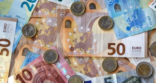 Euro, dolar karşısında 7 ayın en düşük seviyesinde