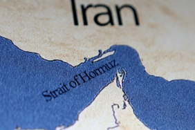 hurmuz-bogazi-nda-gemi-trafigi-durma-noktasina-geldi-1772445143