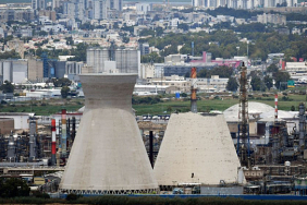 iran-dan-israil-e-misilleme-devrim-muhafizlari-hayfa-daki-enerji-tesislerini-vurdu-1772956206