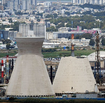 iran-dan-israil-e-misilleme-devrim-muhafizlari-hayfa-daki-enerji-tesislerini-vurdu-1772956206