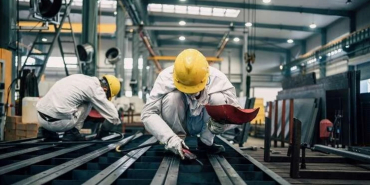 istihdamda-dengeler-degisti-imalattan-hizmete-kacis-hizlandi-1774616729