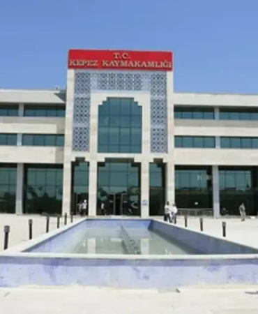 kepez-kaymakamlik-binasinda-silah-sesleri-duyuldu-1773652502