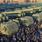 kuzey-kore-den-govde-gosterisi-600-mm-lik-roketatarlar-test-edildi-1773556411