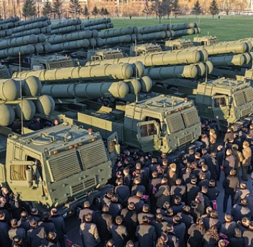 kuzey-kore-den-govde-gosterisi-600-mm-lik-roketatarlar-test-edildi-1773556411