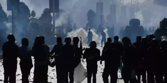 Pakistan’da Ordu Görevde: Sokağa Çıkma Yasağı Başladı