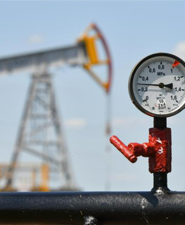 petrol-fiyatlari-arz-endiseleriyle-yukselisini-hizlandirdi-1773729643