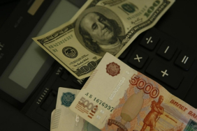 rusya-merkez-bankasi-nakit-doviz-cekim-kisitlamasini-uzatti-1772796043