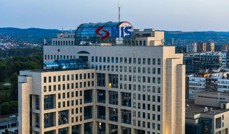 sirbistan-petrol-ihracatini-gecici-olarak-yasakladi-1773046966