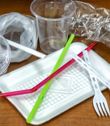 tek-kullanimlik-plastik-urunlere-yasak-geliyor-1773213543