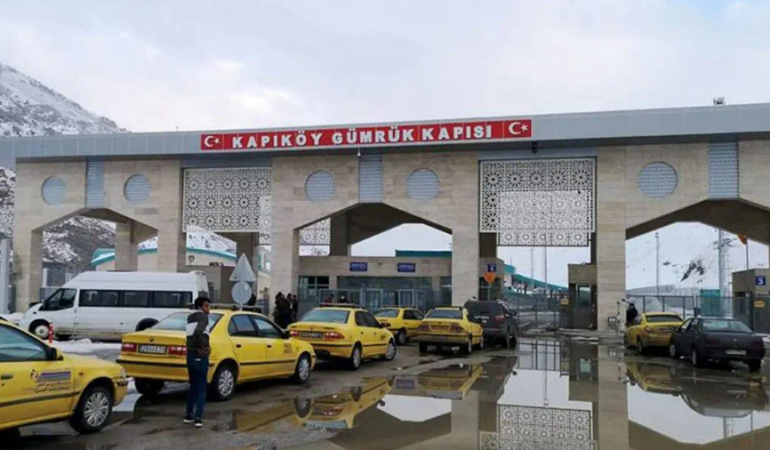 uc-gumruk-kapisinda-yolcu-gecisleri-karsilikli-durduruldu-1772429716