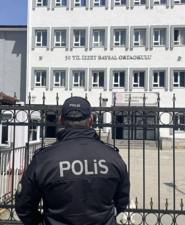 7-maddelik-guvenlik-onlemi-bakan-tekin-okullarda-alinacak-tedbirleri-acikladi-1777017024