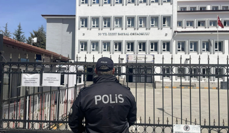 7-maddelik-guvenlik-onlemi-bakan-tekin-okullarda-alinacak-tedbirleri-acikladi-1777017024