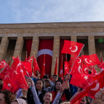 ataturk-un-cocuklara-armagani-23-nisan-nasil-cocuk-bayrami-oldu-1776925106