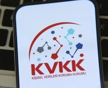 english-time-da-veri-ihlali-300-bin-kisinin-bilgileri-aciga-cikti-1776345814