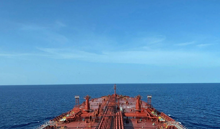 financial-times-iran-baglantili-tankerler-abd-ablukasini-asti-1776844800