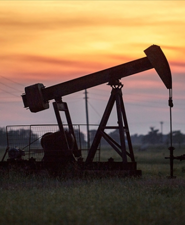 hurmuz-gerilimi-petrolu-100-dolarin-uzerine-tasidi-1776867631