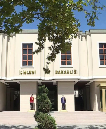 icisleri-bakanligi-ndan-okul-guvenligi-toplantisi-sonrasi-aciklama-1776328564