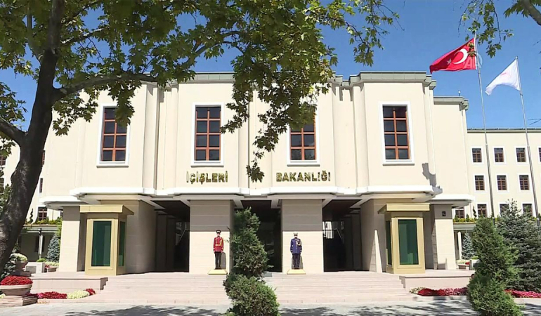 icisleri-bakanligi-ndan-okul-guvenligi-toplantisi-sonrasi-aciklama-1776328564