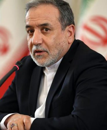 iran-disisleri-bakani-arakci-pakistanli-yetkililerle-gorustu-1777031039