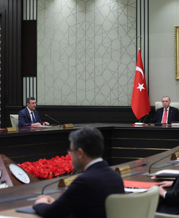 kabine-bugun-toplaniyor-iste-masadaki-basliklar-1776665310