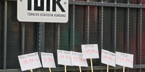 TÜİK’e Enflasyon Tepkisi: Memurlar Protestoda