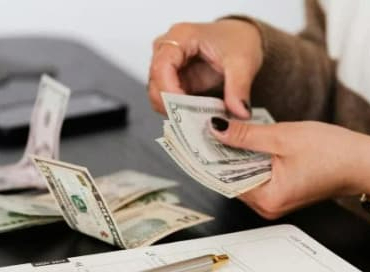 reel-sektorun-doviz-acigi-yaklasik-8-yilin-zirvesine-cikti-1776859150