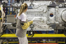 reel-sektorun-guveni-10-ayin-en-dusuk-seviyesine-indi-1776755486