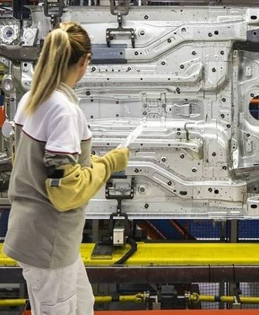 reel-sektorun-guveni-10-ayin-en-dusuk-seviyesine-indi-1776755486