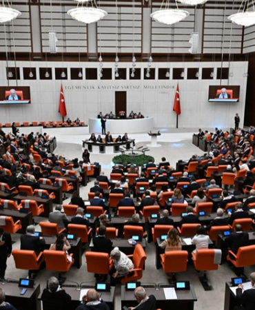 tbmm-de-kabul-edildi-babalik-izni-10-gune-cikiyor-1776840983