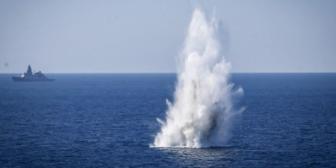 trump-tan-hurmuz-tehdidi-mayin-doseyen-her-tekne-imha-edilecek-1776953235