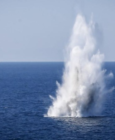 trump-tan-hurmuz-tehdidi-mayin-doseyen-her-tekne-imha-edilecek-1776953235