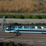 uraloglu-duyurdu-turkiye-nin-ilk-hizli-treni-saatte-225-kilometre-hiza-ulasti-1777038668