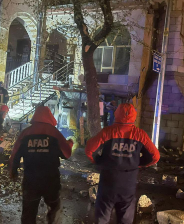 afad-siddetli-yagislarda-2-kisi-oldu-33-kisi-yaralandi-1777976015